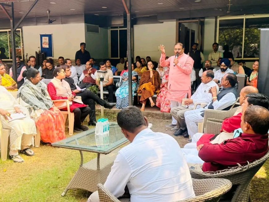 इंदौर स्वच्छता में नंबर वन तो अब मतदाता सूची के शुद्धिकरण में भी नंबर वन बने- सुमित मिश्रा 