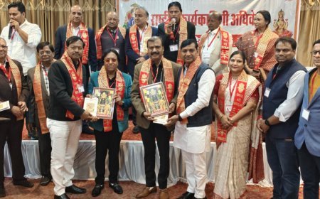 नए वर्ष में अ.भा. अग्रवाल महासभा देशभर के बंधुओं को जोड़ेगी कोटा अधिवेशन में जागरूकता अभियान चलाने का निर्णय – इंदौर से पहुंचे पदाधिकारियों का हुआ सम्मान