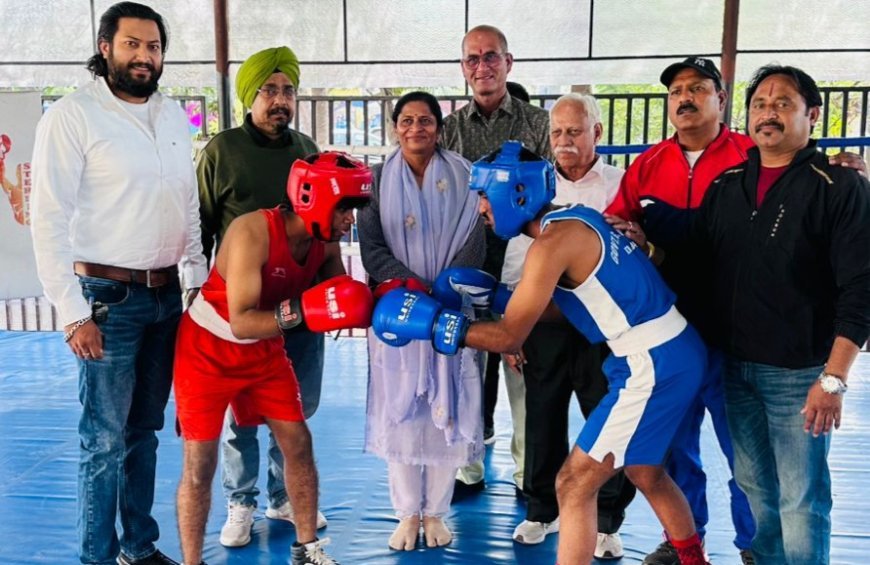 श्री वैष्णव कॉलेज ऑफ आर्ट्स एंड कॉमर्स के विनय कुशवाह ने 55 कि.ग्रा. भार वर्ग में प्रथम स्थान प्राप्त