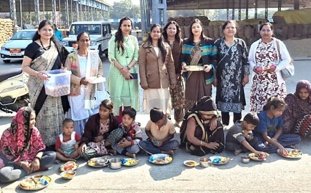 डाक महिला संगठन इन्दौर द्वारा मकर संक्रात पर दान