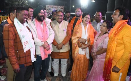 माँ अंजनी पुत्र हनुमान मंदिर मधुमिलन चौराहे पर भजन संध्या में झूम उठे श्रद्धालु, फूल बंगला और भव्य आतिशबाज़ी की 