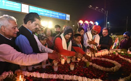 भारत माता की जय और वंदे मातरम के उदघोष से गूंज उठा इंडिया गेट- शहादत के सम्मान में उठ खड़ा हुआ सभागृह