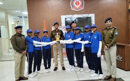 पुलिस की विभिन्न टुकड़ियों के साथ SPC व सृजन बालिकाओं ने भी की कदमताल