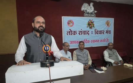 इंदौर में गांधी-विचार का विमर्श: महात्मा आज भी विश्व की नैतिक चेतना गांधी जी याने मजबूती 