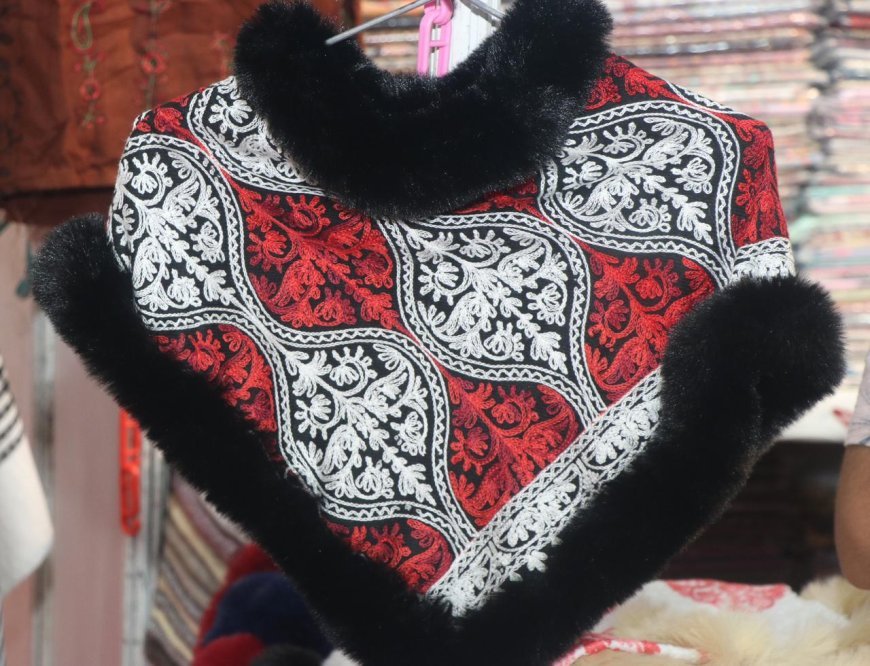 इंदौर आया कश्मीर का वूलन... पारंपरिक कश्मीरी फिरन बना युवतियों की पसंद