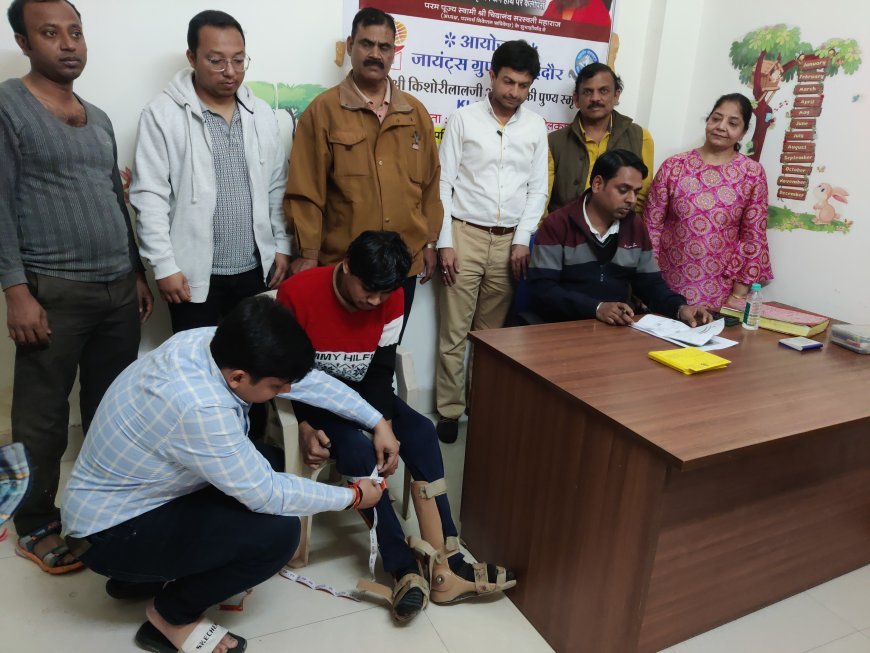  के एल ग्रुप के अग्रवाल परिवार एवं जायंट्स ग्रुप ऑफ इंदौर के दिव्यांग सेवा शिविर 