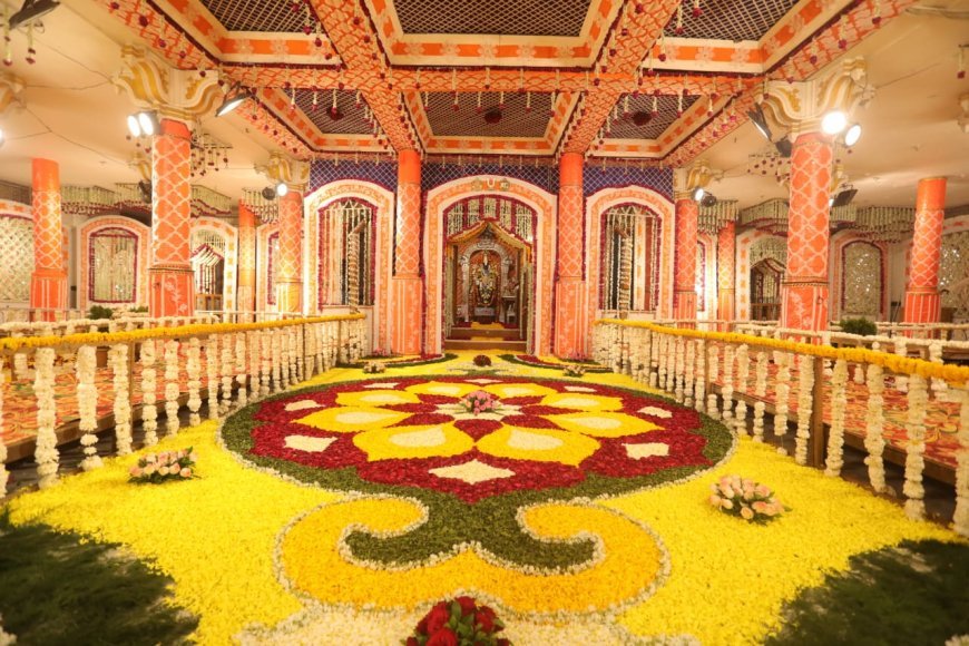 महल में आज प्रभु वैकुंठनाथ वेंकटेश बालाजी के दर्शन हुए