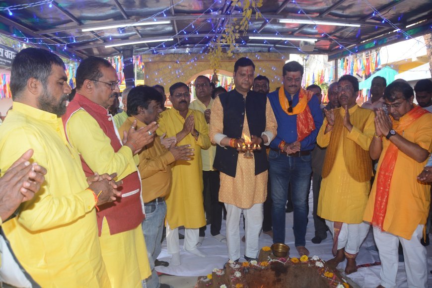 इंदौर प्रेस क्लब में मीडियाकर्मियों के साथ नेता, समाजसेवी और प्रशासनिक अधिकारी भी हुए शामिल