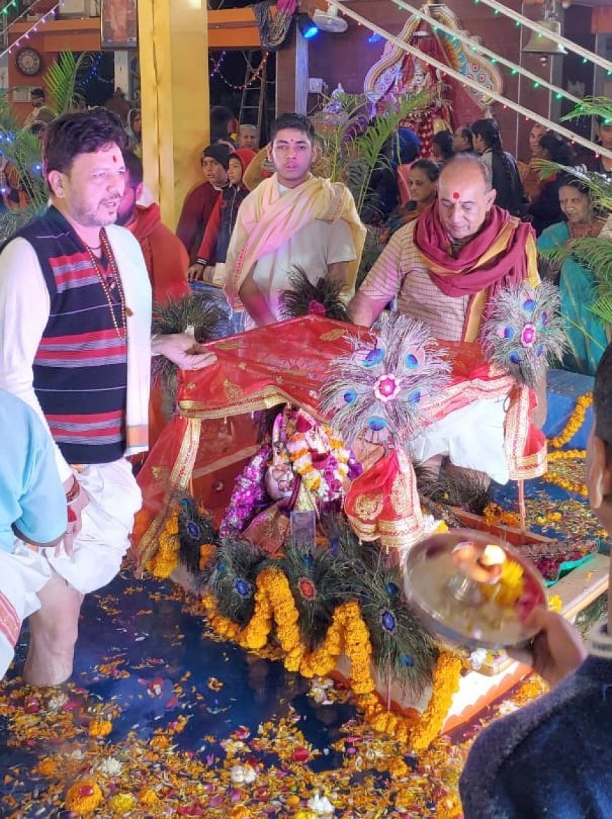 विद्याधाम में नौका विहार पर निकली मां भगवती