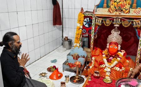 मान मनवार हुई बागेश्वर जी की आगमन हो गया,  प्रेम दास जी,   महाराज,   (नीतू बाबा)   बरखेड़ा का। 