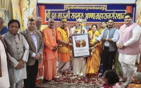 पेरिस के विश्वविद्यालय द्वारा सदगुरु अण्णा महाराज  को डॉक्टरेट की उपाधि मिलने पर नागरिक सम्मान  इंदौर