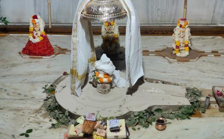 नवलखा कांटाफोड़ मंदिर पर माँ वैष्णो देवी एवं भोले बाबा के दर्शनों के लिए लगी रही लम्बी कतारें,