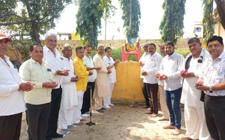 धरावरा धाम स्थित महंत घनश्याम दास महाराज की समाधि पर भक्तों ने समर्पित की पुष्पांजलि