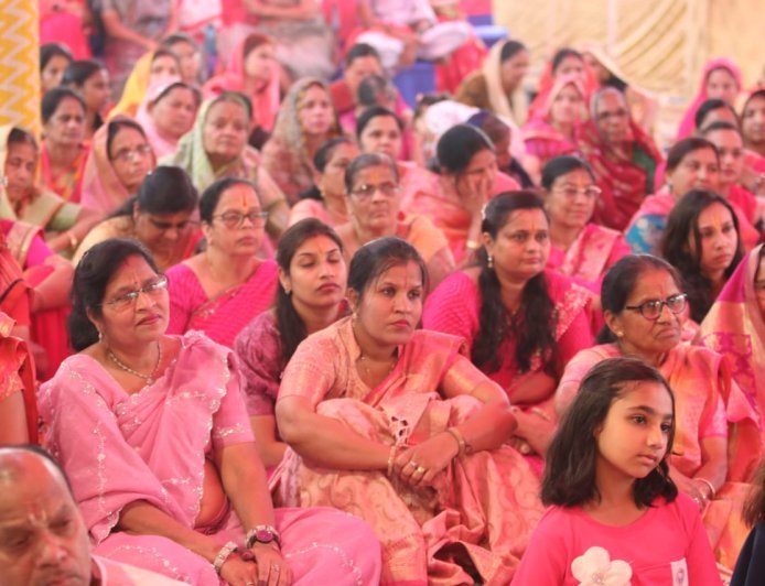 धरती हमारी मां से भी बढ़कर है यह हमें सभी प्रकार की सुख सुविधा जीवन यापन के माध्यम प्रदान करती-