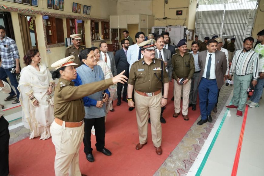 इंदौर सेंट्रल जेल का निरीक्षण का  जस्टिस विजय कुमार शुक्ला ने किया