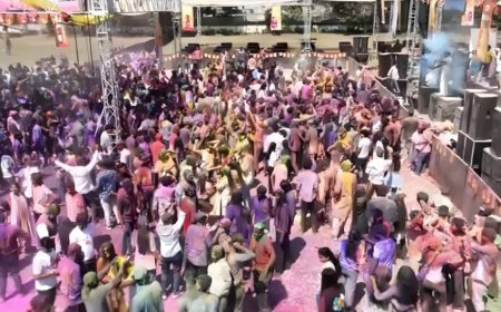 इंदौर में रंगों और संगीत के साथ धूमधाम से संपन्न हुआ ‘होलीस्थान