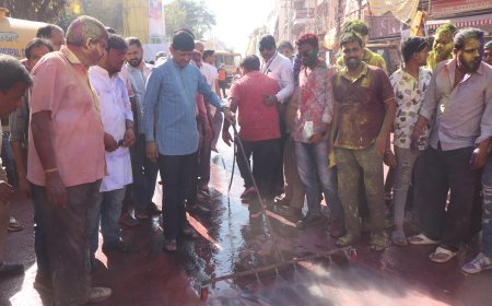 निगम ने इंदौर की ऐतिहासिक रंगपंचमी गैर के तत्काल बाद चाक-चौबंद तैयारी कर की सफाई*