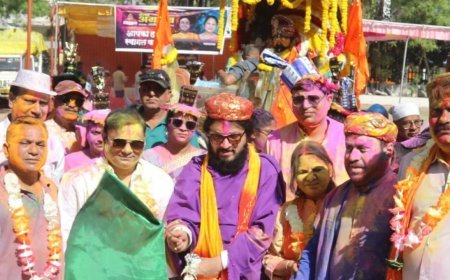 अग्रवाल समाज की नंबर वन पारिवारिक फाग यात्रा संस्था अग्रमंच द्वारा