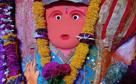 सज गए तोरण द्वार, बाबा हनुमान आए आपके द्वार: इंदौर में निकली भव्य शोभायात्रा