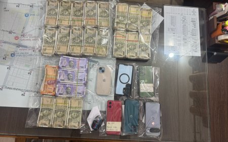 कार में बैठकर IPL मैच का ऑनलाइन सट्टा संचालित करने वाले 02 सटोरिए, पुलिस थाना विजय नगर की कार्यवाही में धराए।