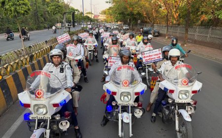 इंदौर यातायात पुलिस ने निकाली जागरूकता रैली