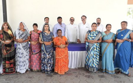 इंदौर में पक्षियों के लिए 'सकोरे और दाना' वितरण अभियान का आगाज़ श्री गीता रामेश्वरम ट्रस्ट की सराहनीय पहल