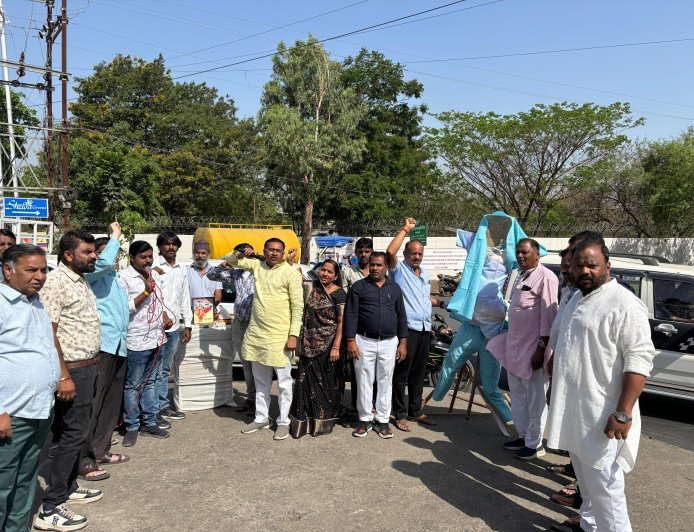 इंदौर में वंदे मातरम् को लेकर विवाद, केट चौराहा पर भव्य आयोजन और पुतला दहन