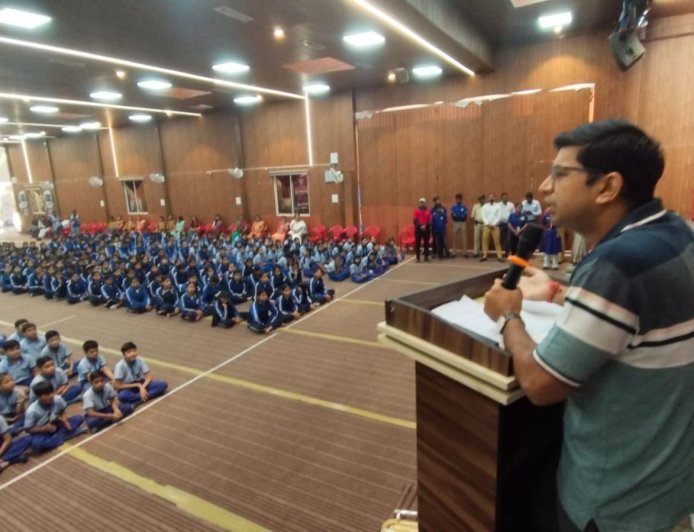 विद्यार्थियों को किया गया स्वच्छता के प्रति जागरूक