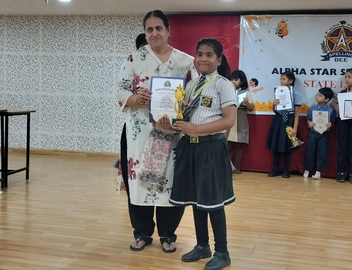 इंदौर में अल्फा स्टार स्पेलिंग बी की नेशनल लेवल प्रतियोगिता में छात्रा मनन्या आहिरे ने बनाई नेशनल फाइनल में जगह
