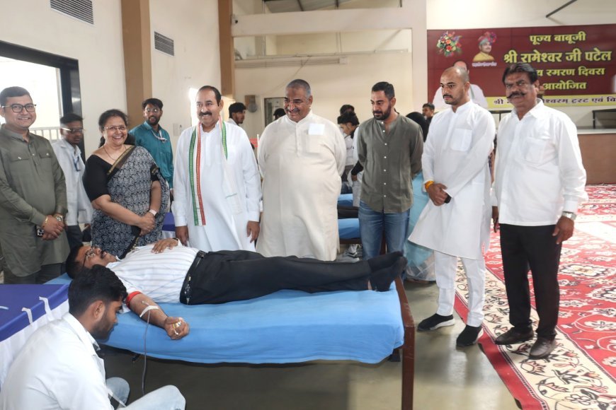 *पूर्व मंत्री दिवंगत रामेश्वर जी पटेल "बाबूजी" की पुण्यतिथि पर विशाल रक्तदान शिविर संपन्न* 