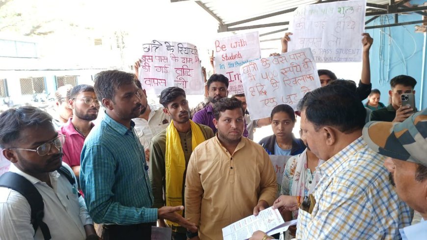 इंदौर नगर निगम का घेराव, 15 दिवस में मांगें पूरी करने की चेतावनी