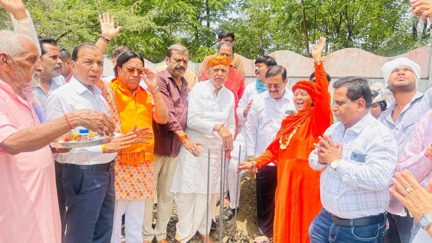 खंडवा रोड स्थित अखंड परमधाम गौशाला पर वैदिक मंत्रोच्चार के बीच निर्माण कार्य शुरू