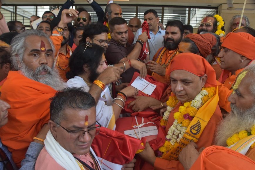 गौमाता को ‘राष्ट्र माता’ का दर्जा दिलाने के लिए इंदौर में ऐतिहासिक शंखनाद