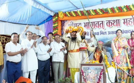 अग्रवाल धर्मशाला पर माखन-मिश्री की वर्षा के बीच धूमधाम से मनाया गया प्रभु श्रीकृष्ण का जन्मोत्सव 