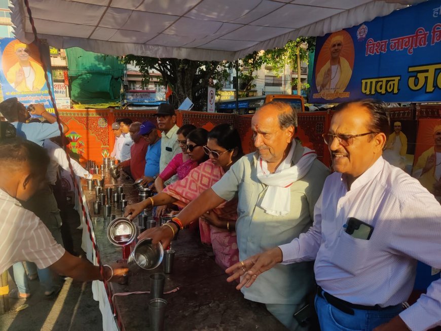 आचार्य सुधांशु महाराज के 71 वें जन्मोत्सव पर शुद्ध शरबत का वितरण