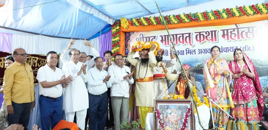 अग्रवाल धर्मशाला पर माखन-मिश्री की वर्षा के बीच धूमधाम से मनाया गया प्रभु श्रीकृष्ण का जन्मोत्सव 
