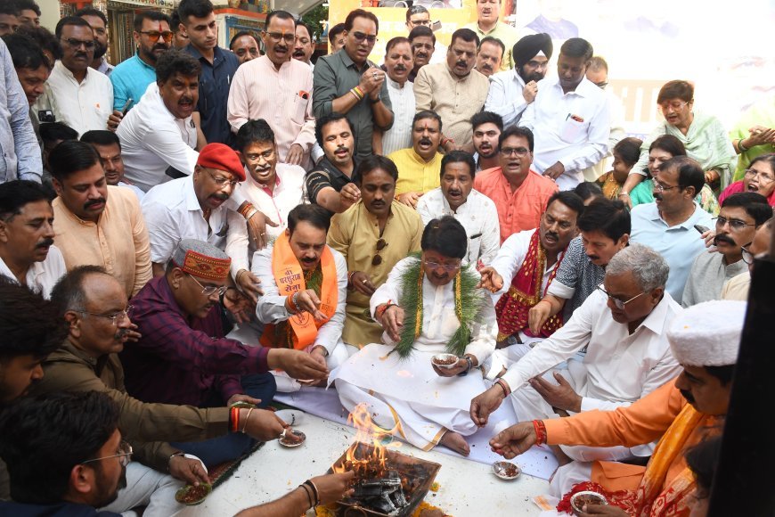 भाजपा द्वारा आज खज़राना गणेश मंदिर में हुई विशेष पूजा अर्चना, आरती- मंत्रोच्चार के साथ हवन सम्पन्न