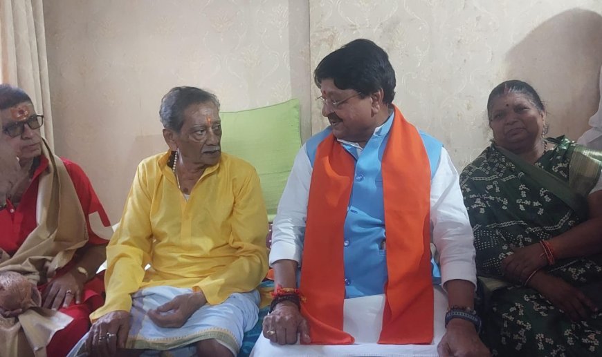 मंत्री कैलाश विजयवर्गीय पहुंचे राष्ट्रकवि सत्यनारायण सत्तन के निवास 