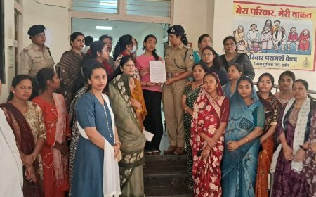 डाक महिला संगठन इन्दौर की सदस्य स्व. श्रीमती उर्मिला सैनी के हत्यारे की जल्द गिरफ्तारी हेतु संगठन द्वारा पुलिस आयुक्त को ज्ञापन सौंपा गया