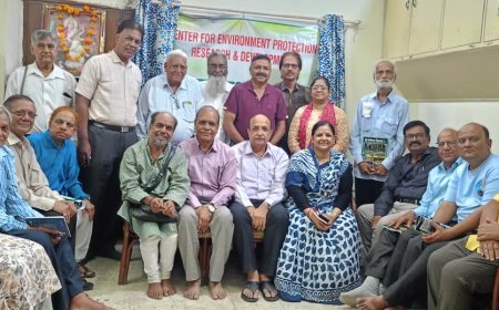 साहित्य गोष्ठी में पर्यावरण से प्यार पावस की मनुहार " जल ही कल जल ही जीवन सत्य कब समझना है"