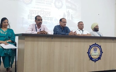 श्री वैष्णव कॉलेज ऑफ आर्ट्स एंड कॉमर्स, राष्ट्रीय सेवा योजना (एन.एस.एस.) एवं रेड रिबन क्लब के संयुक्त तत्वावधान में कारगिल विजय दिवस श्रद्धा एवं सम्मान के साथ मनाया