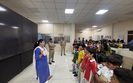 विद्यार्थियों ने पुलिस कंट्रोल रूम का किया भ्रमण, आधुनिक पुलिसिंग प्रणाली को नजदीक से जाना