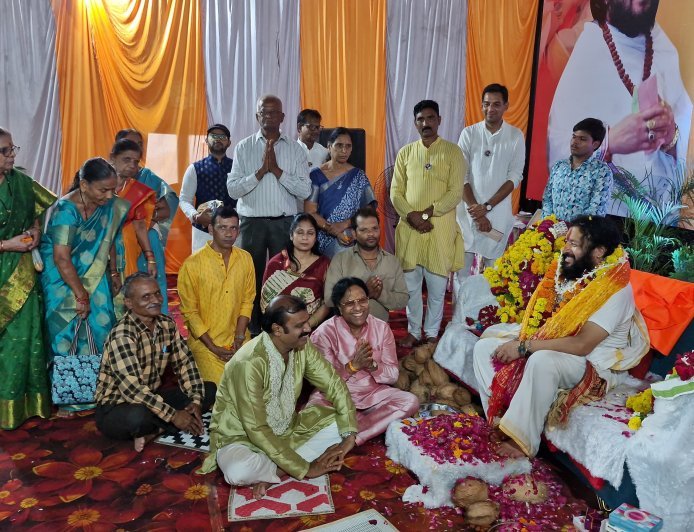 दादू महाराज के पावन सान्निध्य में गुरु पूर्णिमा महोत्सव श्रद्धा, भक्ति एवं गुरु वंदना के साथ संपन्न