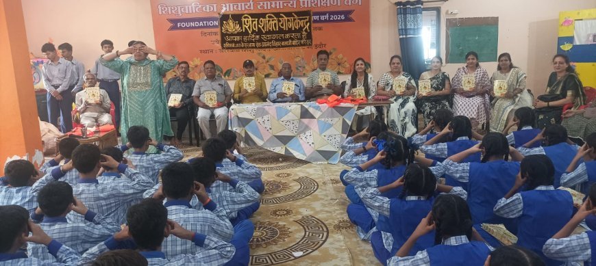 शिव शक्ति योग केंद्र स्कीम द्वारा विद्यार्थियों को  वितरण