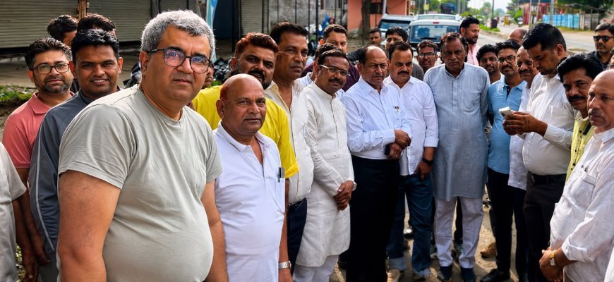 विधायक  मधु वर्मा ने नई सीवर लाइन बिछाने का दिया आश्वासन, रहवासियों में खुशी