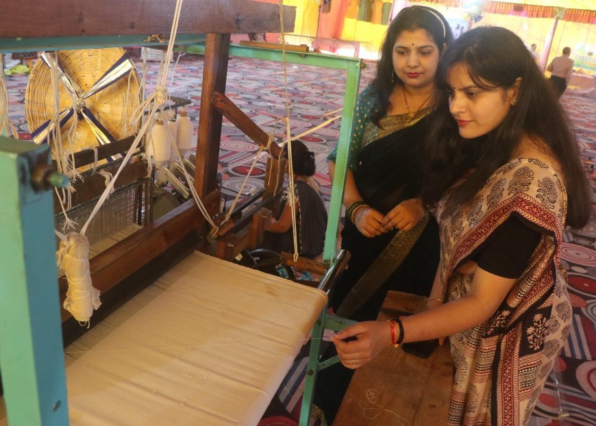 मध्य प्रदेश खादी तथा ग्रामोद्योग बोर्ड द्वारा आयोजित राष्ट्रीय स्तरीय खादी वस्त्र प्रदर्शनी का भव्य शुभारंभ