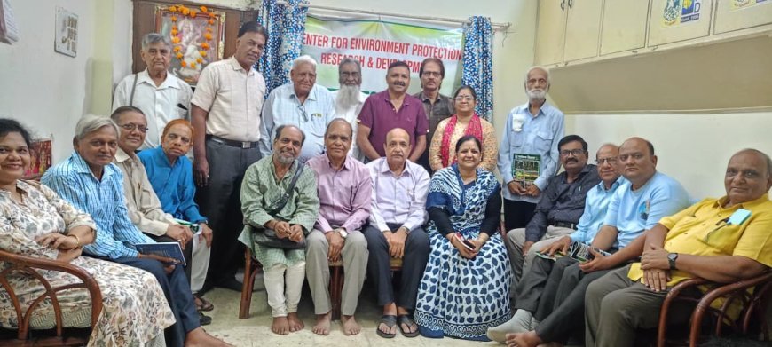साहित्य गोष्ठी में पर्यावरण से प्यार पावस की मनुहार " जल ही कल जल ही जीवन सत्य कब समझना है"