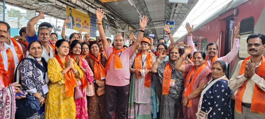 विश्व जागृति मिशन इंदौर मंडल का एक जत्था गुरु पूर्णिमा महोत्सव हेतु दिल्ली रवाना हुआ