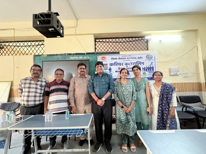 शासकीय सुभाष  हायर सेकेण्डरी मे स्कूल छात्रों को कैरियर हेतु काउंसलिंग