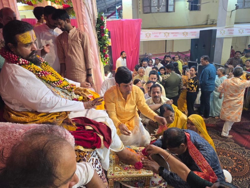 पावन सिद्धधाम  श्री लक्ष्मी वेंकटेश देवस्थान पर अस्मद गुरुभ्यो नमः के साथ हजारों भक्तो ने किया गरूदेव का चंदन व पुष्प से चरण पूजन